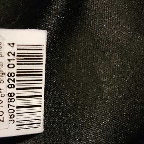 NWT Le Chateau sparkle halter dress, size xxl. Colour black/rose gold - Picture 6 of 6